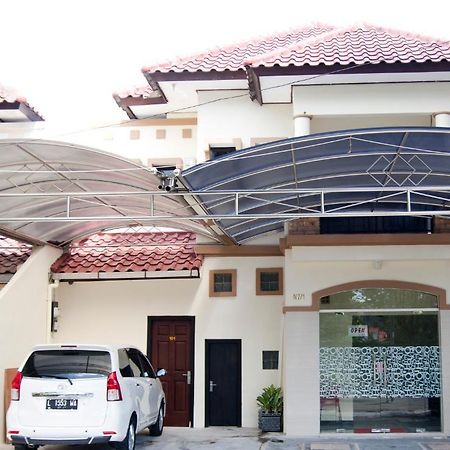 Galaxy Guest House Surabaya Exterior foto