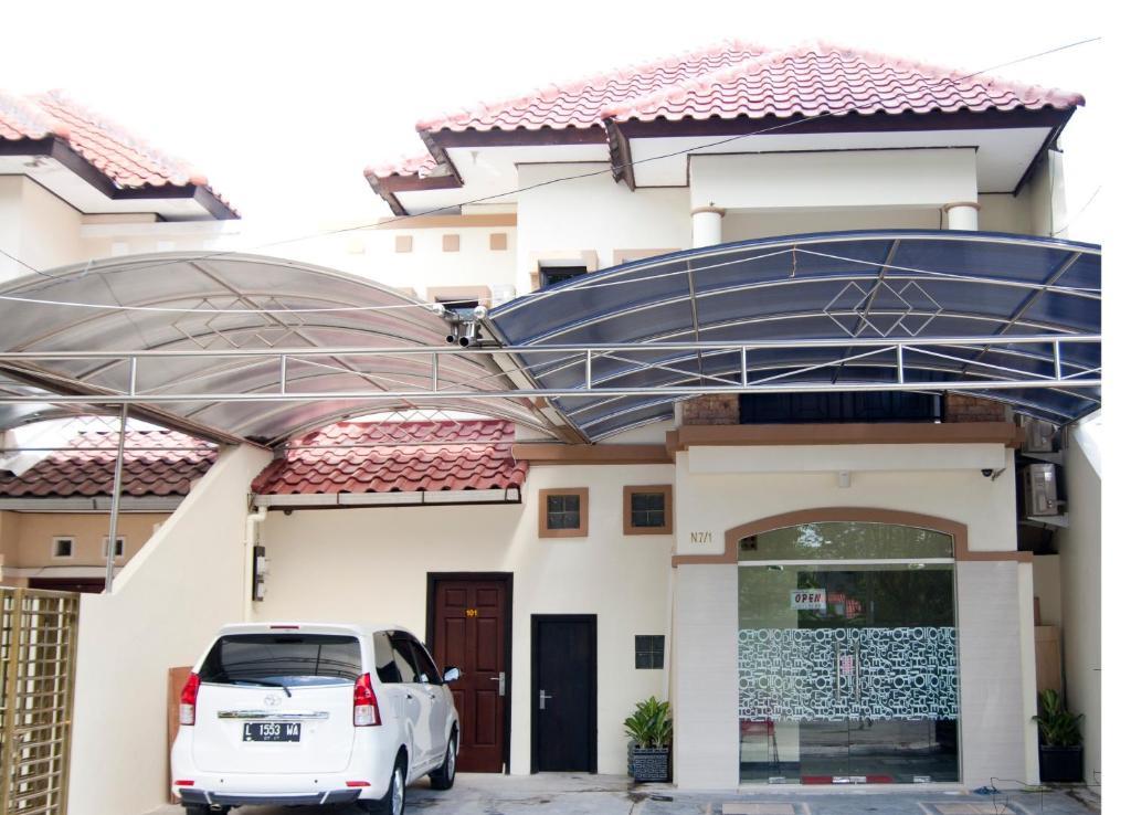 Galaxy Guest House Surabaya Exterior foto