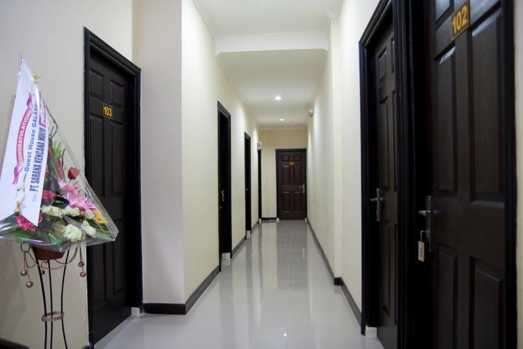 Galaxy Guest House Surabaya Exterior foto